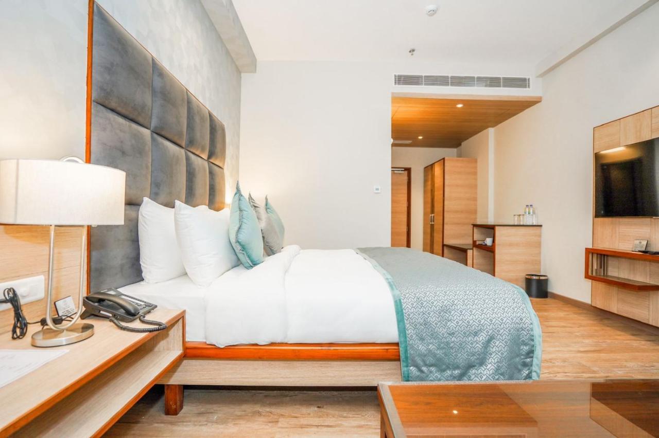 The Zenith - A Boutique Hotel By Hot Millions Mohali Exterior photo