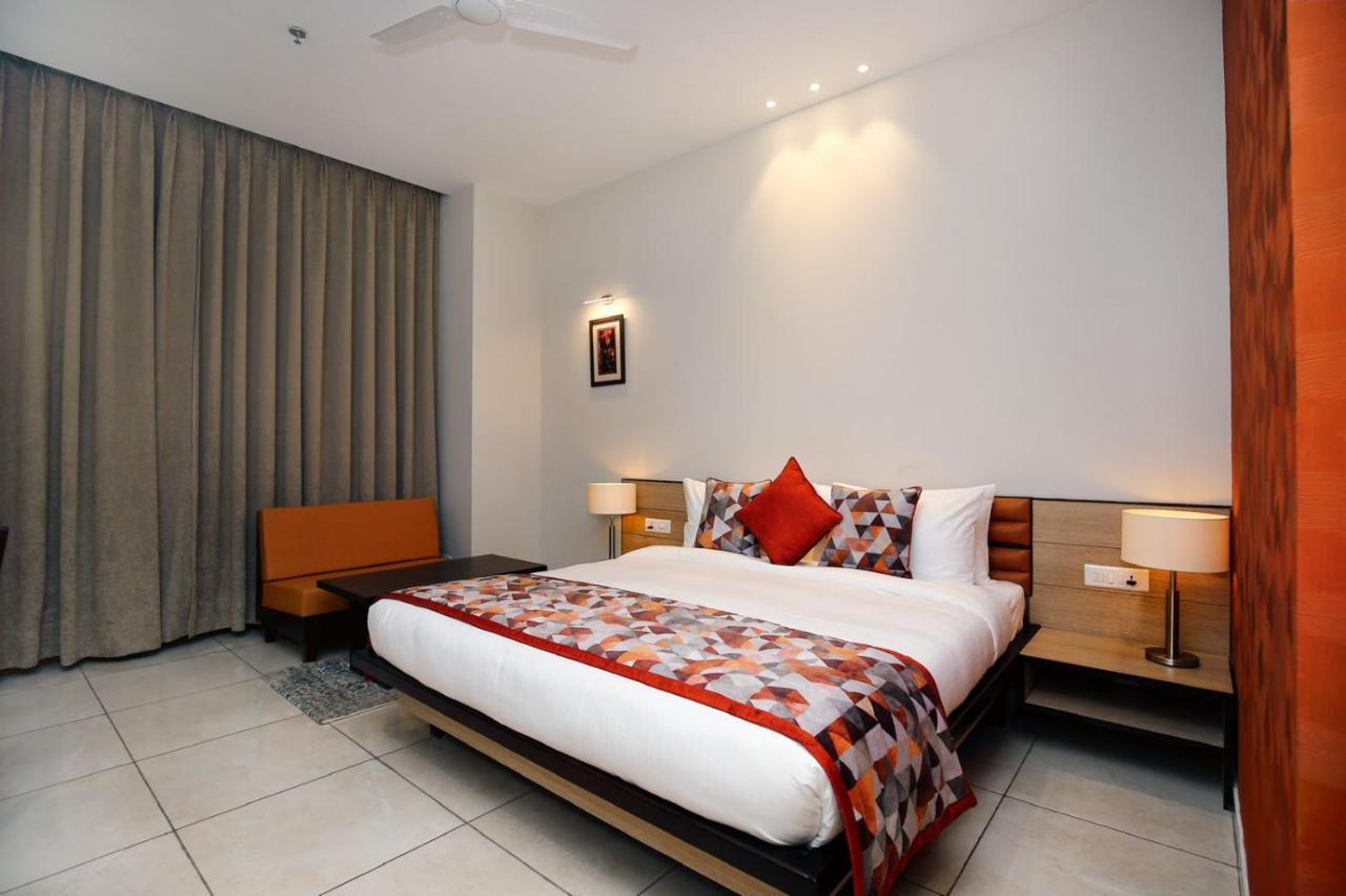 The Zenith - A Boutique Hotel By Hot Millions Mohali Exterior photo