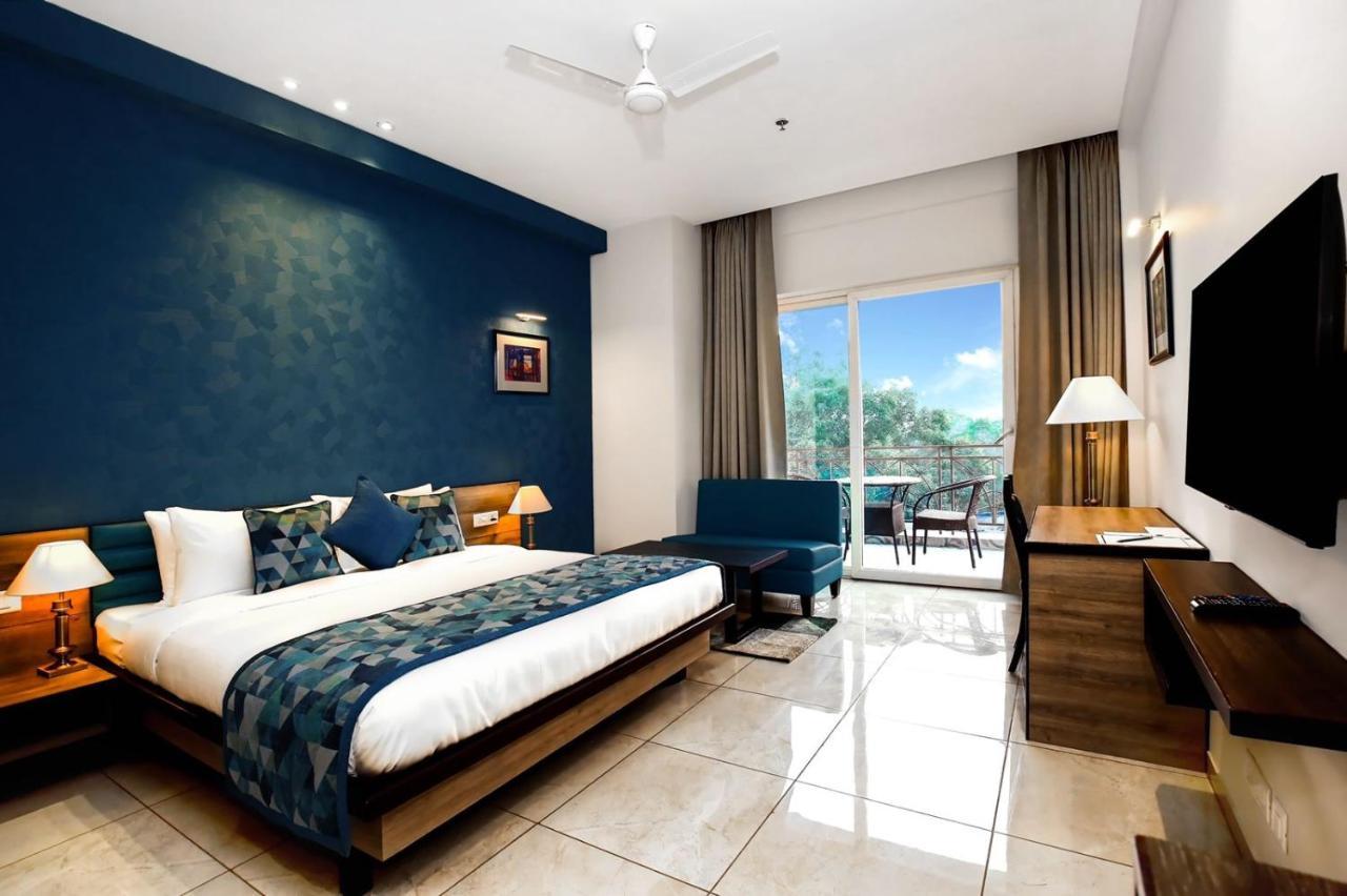 The Zenith - A Boutique Hotel By Hot Millions Mohali Exterior photo